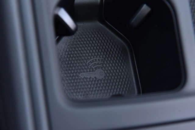 Volkswagen Tiguan Vehicle Image 16