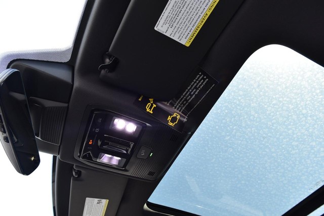 Volkswagen Tiguan Vehicle Image 21