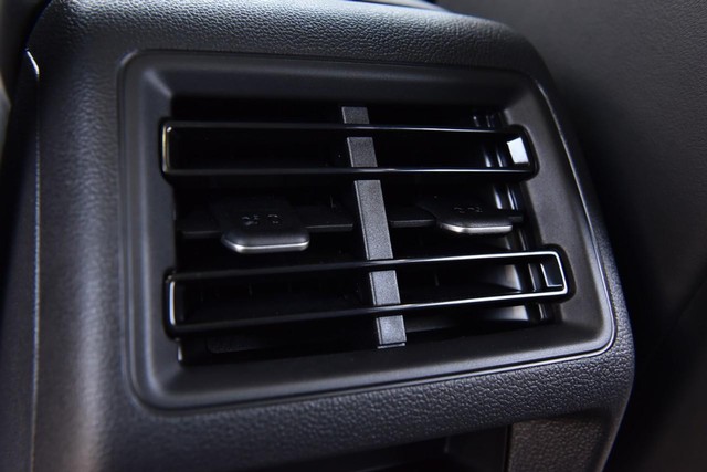 Volkswagen Tiguan Vehicle Image 23