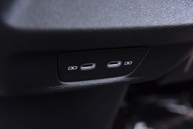 Volkswagen Tiguan Vehicle Image 24