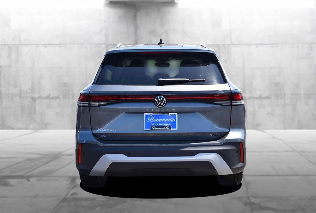Volkswagen Tiguan Vehicle Full-screen Gallery Image 6