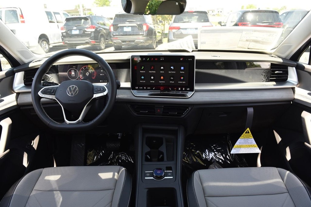 Volkswagen Tiguan Vehicle Full-screen Gallery Image 7