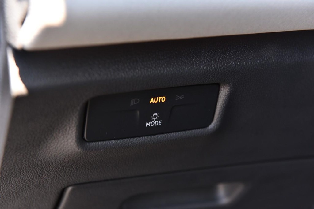 Volkswagen Tiguan Vehicle Full-screen Gallery Image 11