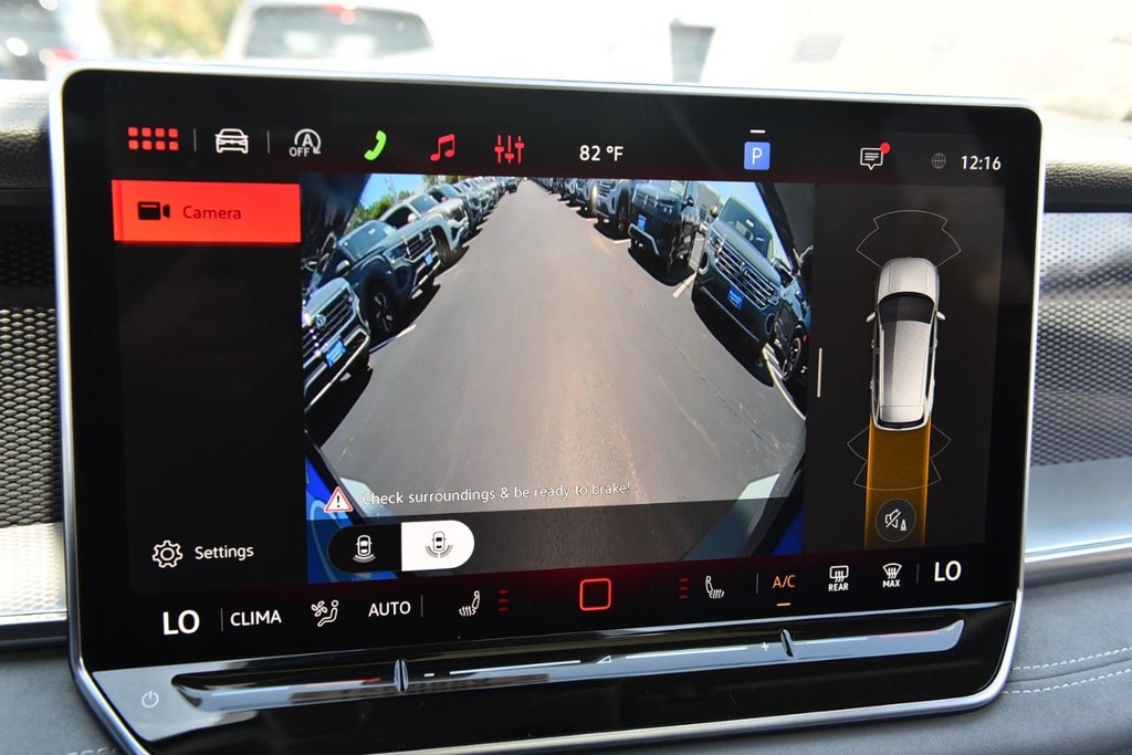 Volkswagen Tiguan Vehicle Full-screen Gallery Image 14