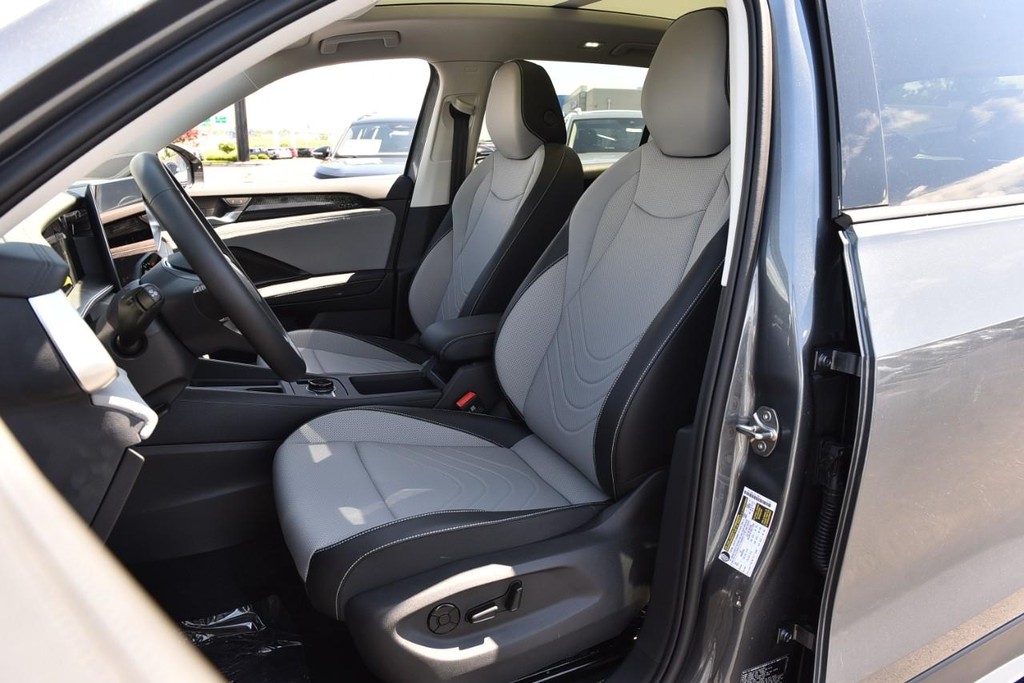 Volkswagen Tiguan Vehicle Full-screen Gallery Image 19