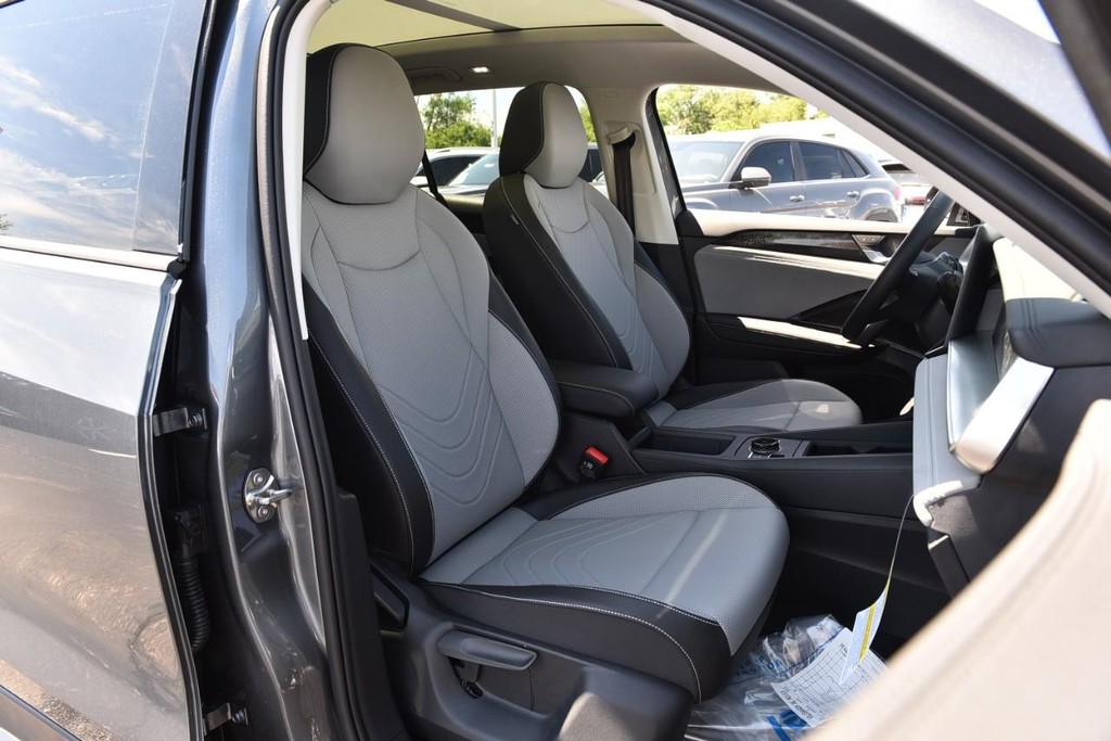 Volkswagen Tiguan Vehicle Full-screen Gallery Image 20