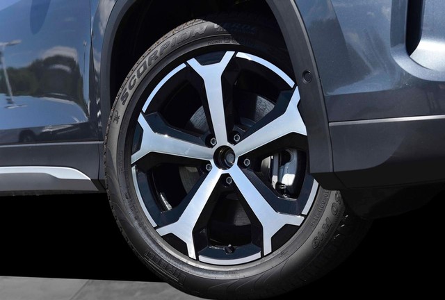Volkswagen Tiguan Vehicle Image 03