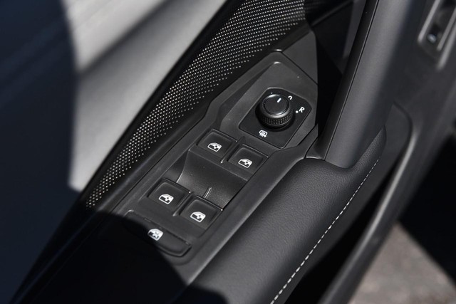 Volkswagen Tiguan Vehicle Image 08