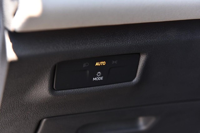 Volkswagen Tiguan Vehicle Image 11