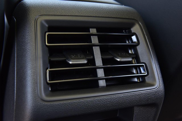 Volkswagen Tiguan Vehicle Image 23