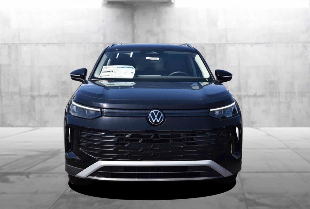 Volkswagen Tiguan Vehicle Full-screen Gallery Image 4