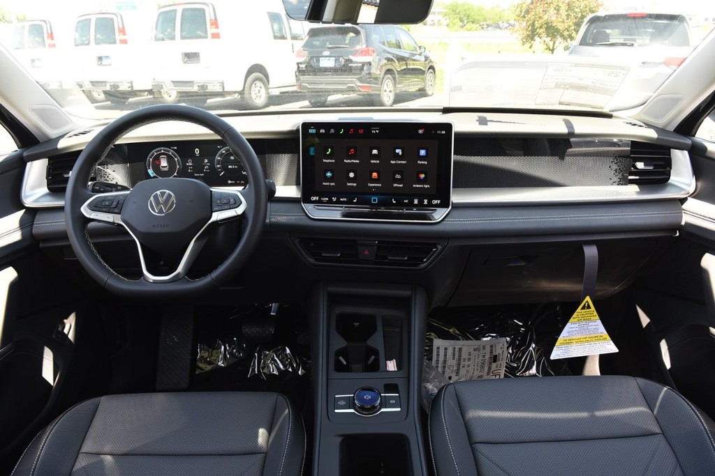 Volkswagen Tiguan Vehicle Full-screen Gallery Image 7