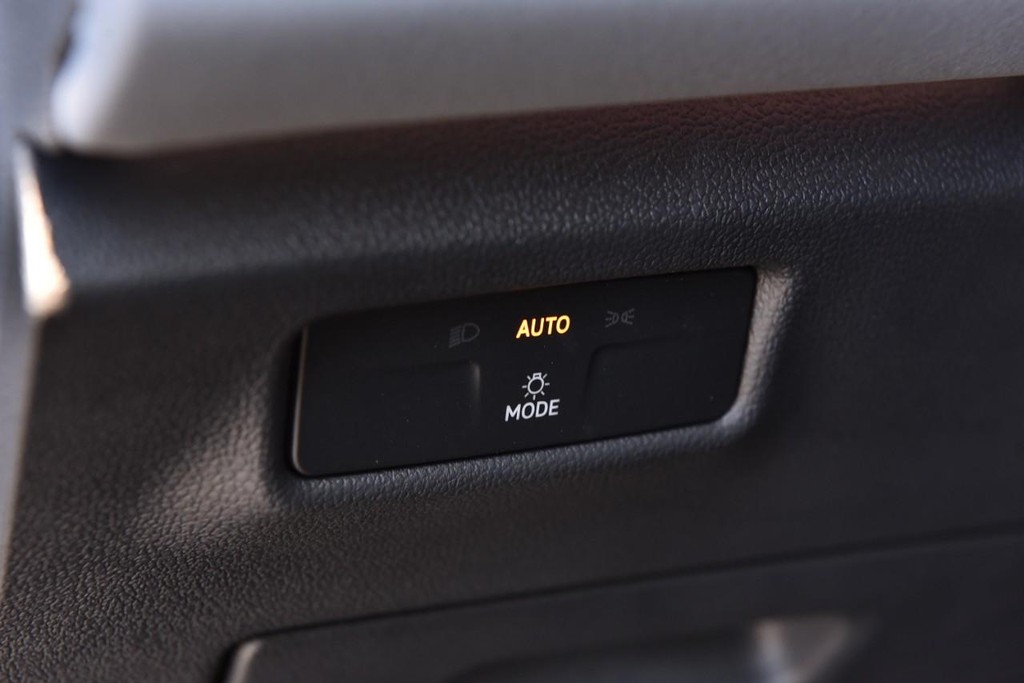 Volkswagen Tiguan Vehicle Full-screen Gallery Image 11