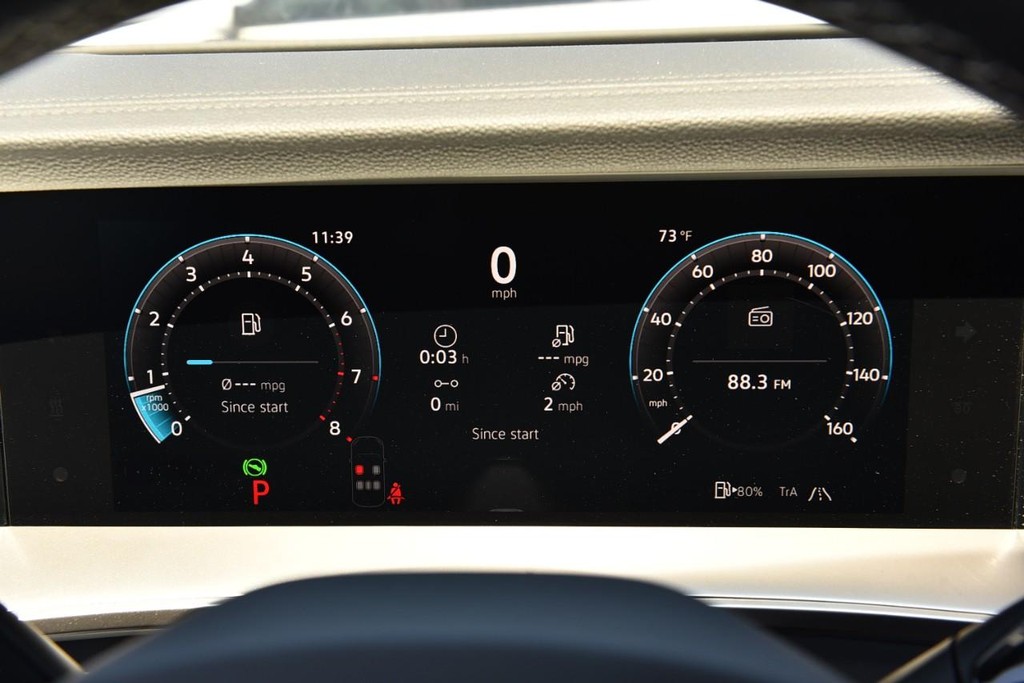 Volkswagen Tiguan Vehicle Full-screen Gallery Image 12