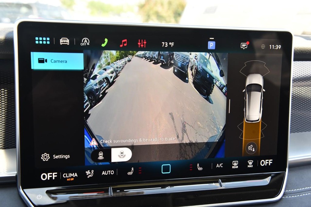 Volkswagen Tiguan Vehicle Full-screen Gallery Image 14