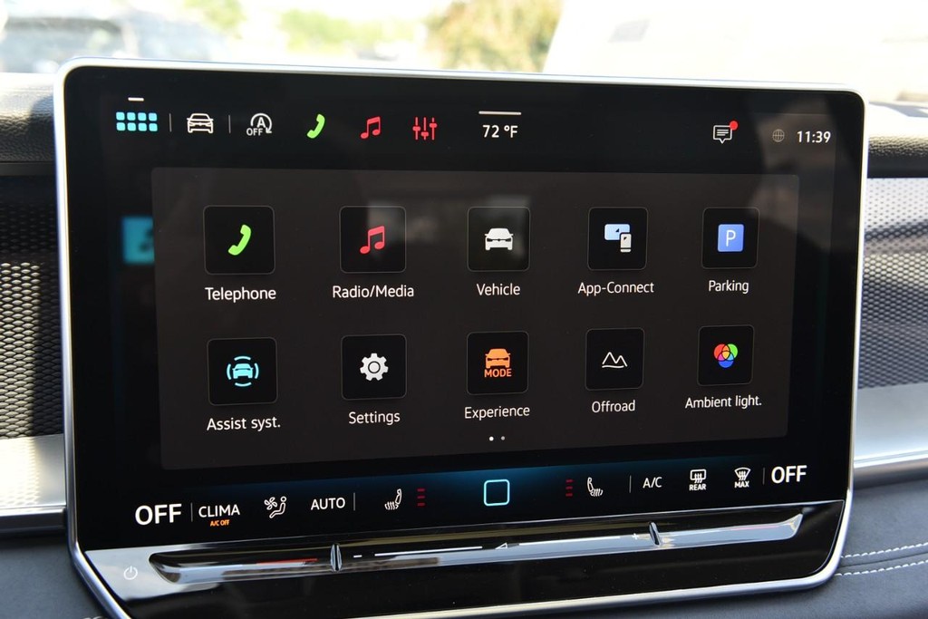 Volkswagen Tiguan Vehicle Full-screen Gallery Image 15