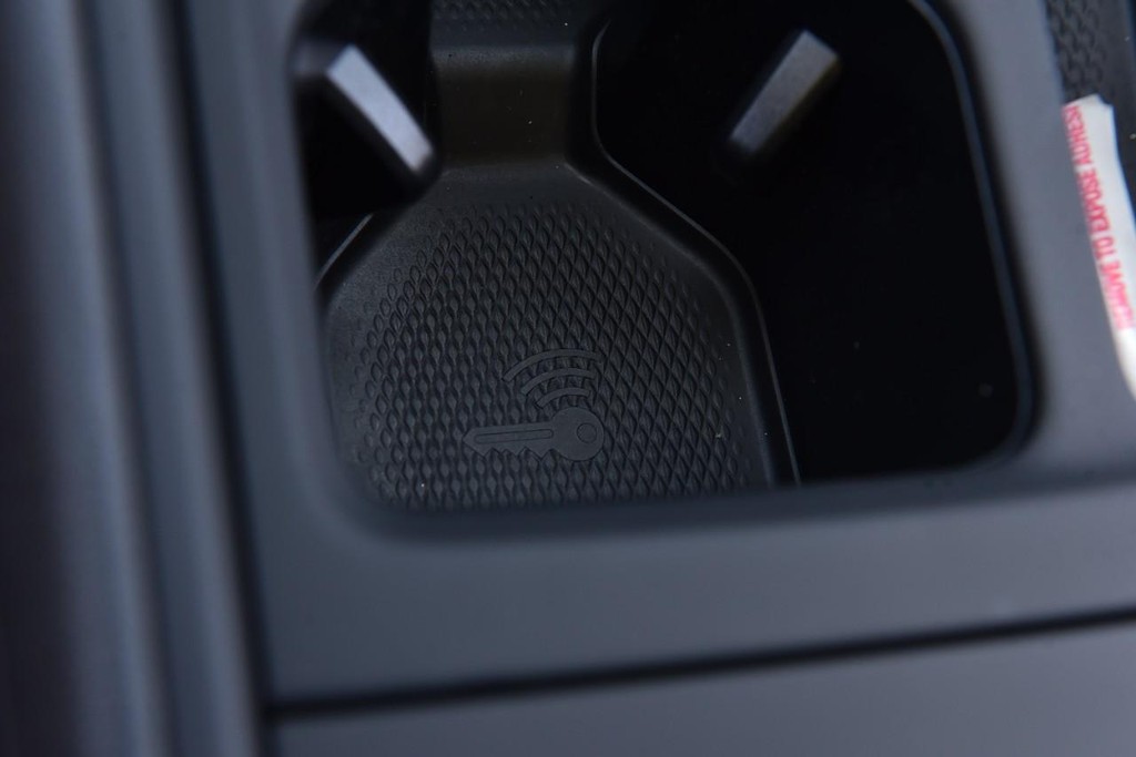 Volkswagen Tiguan Vehicle Full-screen Gallery Image 16