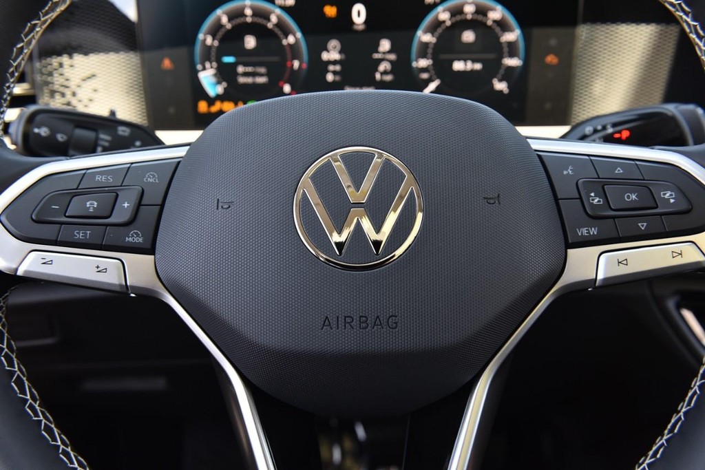 Volkswagen Tiguan Vehicle Full-screen Gallery Image 18