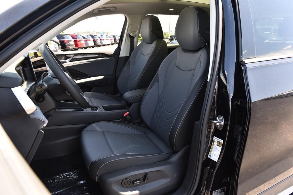 Volkswagen Tiguan Vehicle Full-screen Gallery Image 19