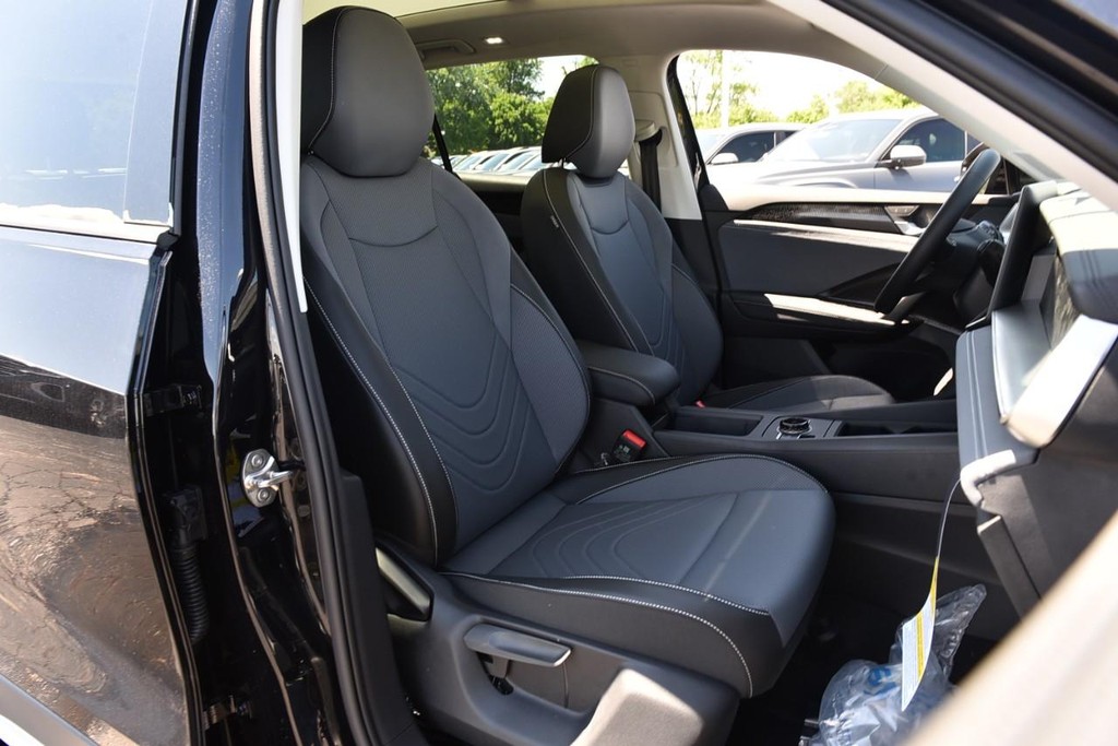 Volkswagen Tiguan Vehicle Full-screen Gallery Image 20
