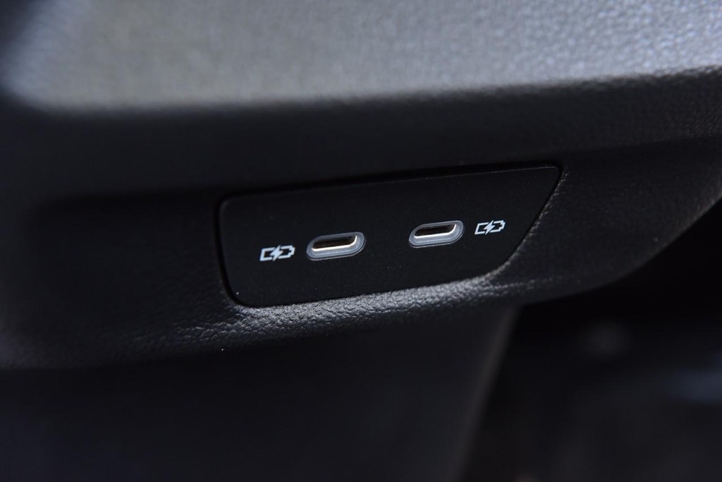 Volkswagen Tiguan Vehicle Full-screen Gallery Image 24