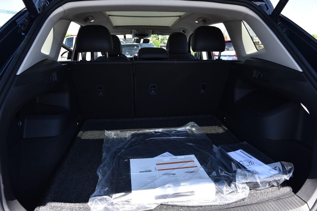 Volkswagen Tiguan Vehicle Full-screen Gallery Image 25