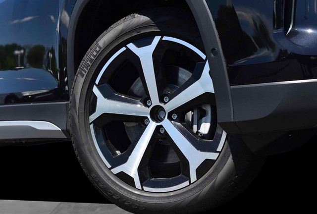 Volkswagen Tiguan Vehicle Image 03