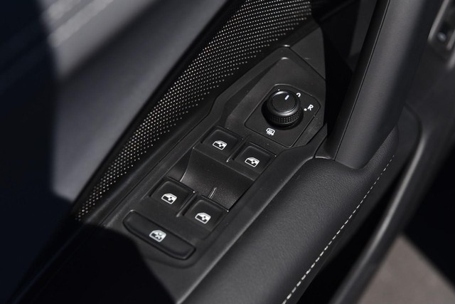 Volkswagen Tiguan Vehicle Image 08