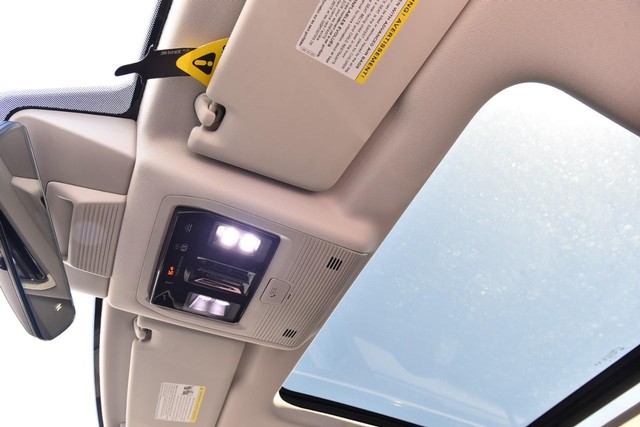 Volkswagen Tiguan Vehicle Image 21