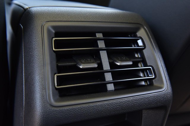 Volkswagen Tiguan Vehicle Image 23