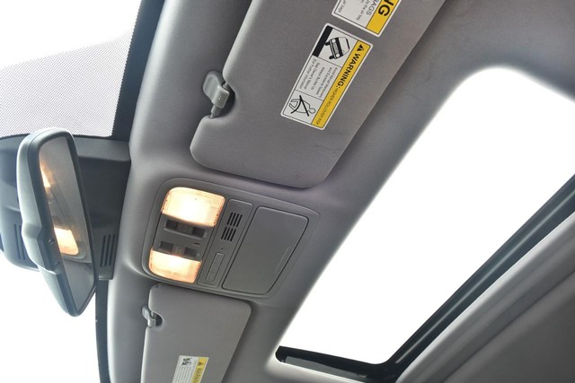 Honda CR-V Vehicle Image 23
