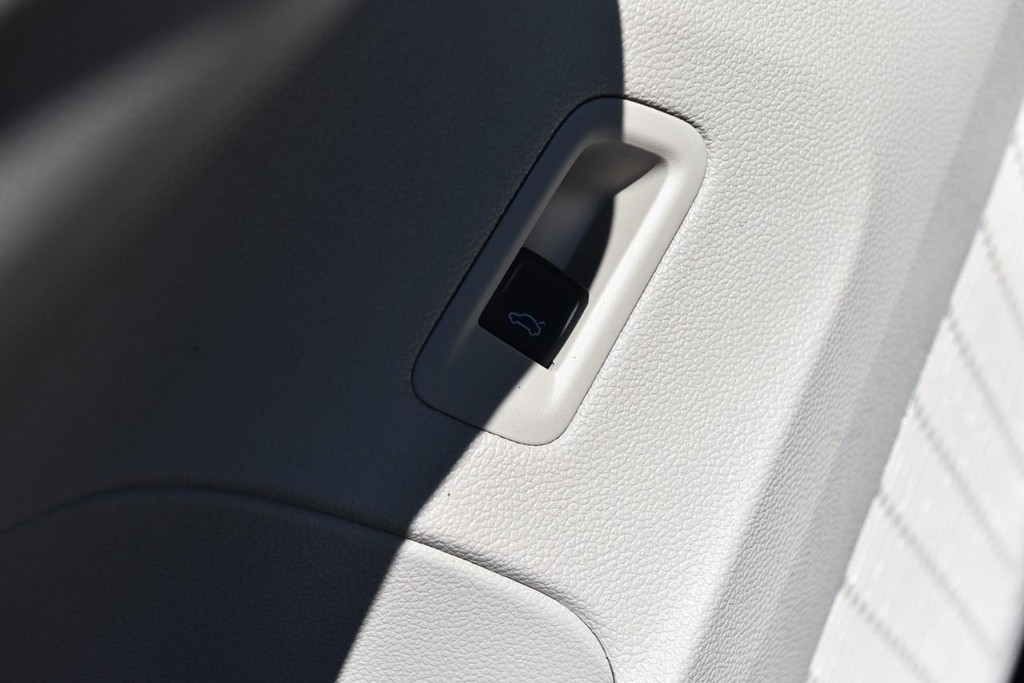 Volkswagen Atlas Vehicle Full-screen Gallery Image 9