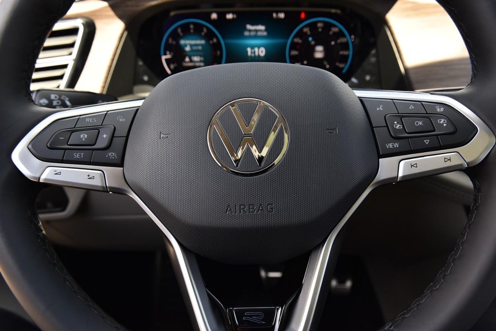 Volkswagen Atlas Vehicle Full-screen Gallery Image 18