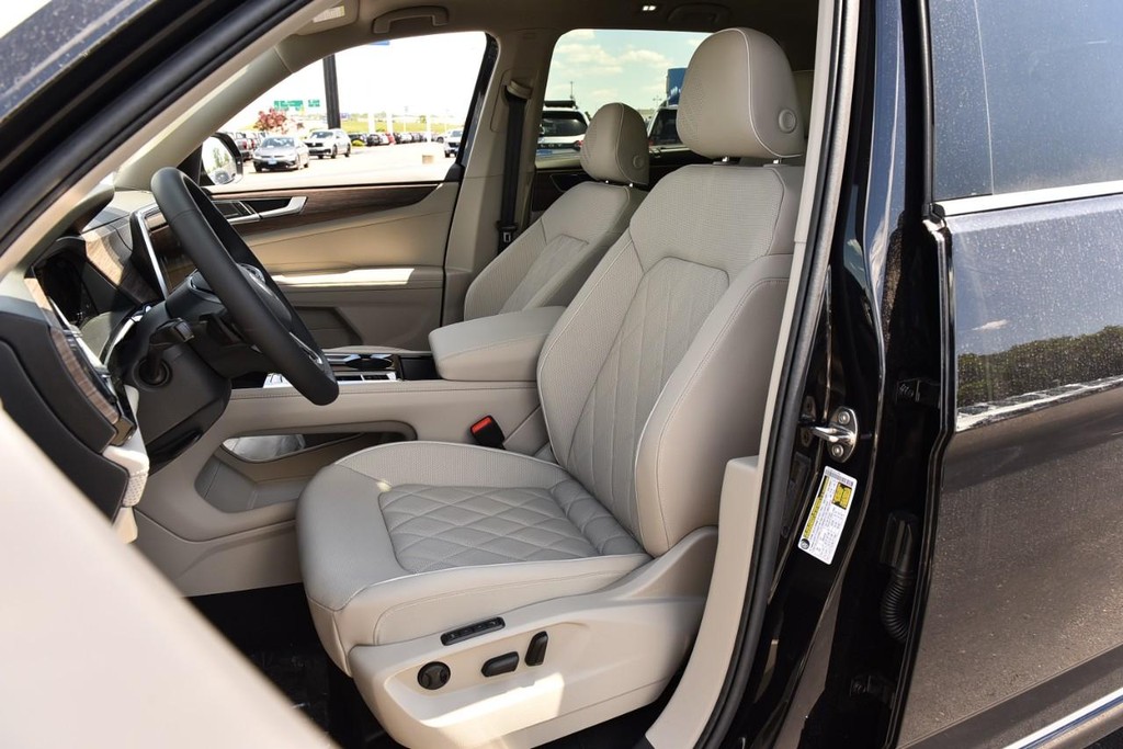 Volkswagen Atlas Vehicle Full-screen Gallery Image 19