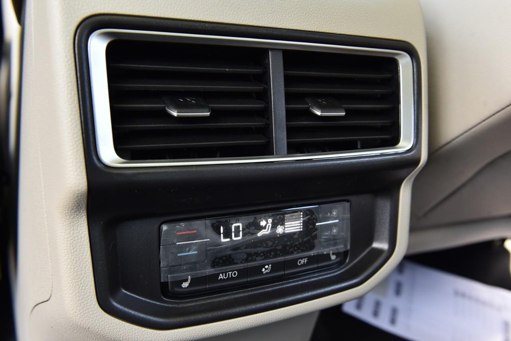 Volkswagen Atlas Vehicle Full-screen Gallery Image 23