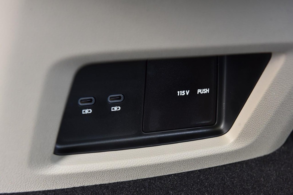 Volkswagen Atlas Vehicle Full-screen Gallery Image 24