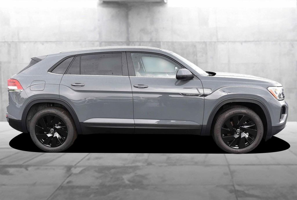 Volkswagen Atlas Cross Sport Vehicle Full-screen Gallery Image 5