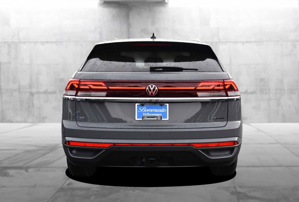 Volkswagen Atlas Cross Sport Vehicle Full-screen Gallery Image 6