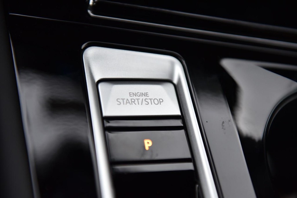 Volkswagen Atlas Cross Sport Vehicle Full-screen Gallery Image 16