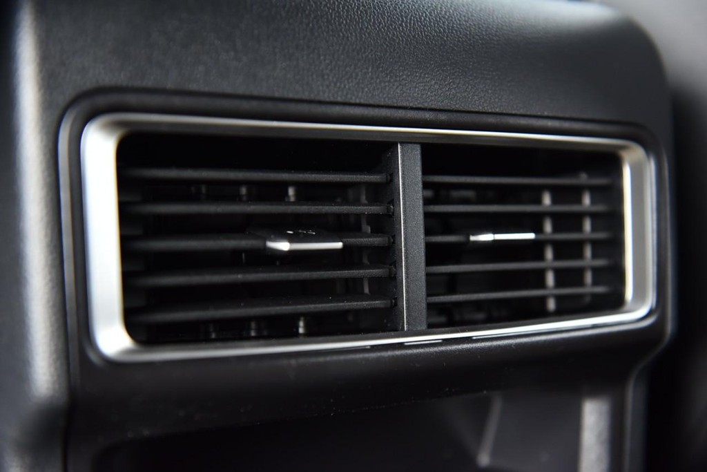 Volkswagen Atlas Cross Sport Vehicle Full-screen Gallery Image 21