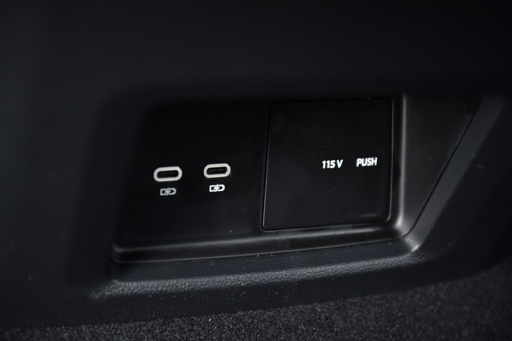 Volkswagen Atlas Cross Sport Vehicle Full-screen Gallery Image 22