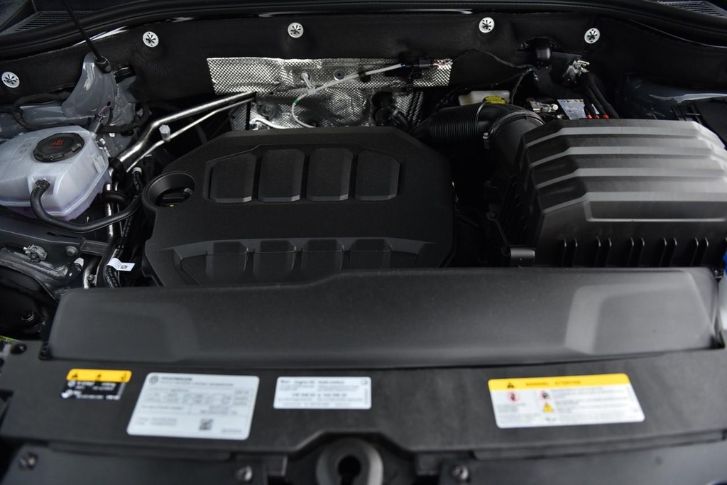 Volkswagen Atlas Cross Sport Vehicle Full-screen Gallery Image 25