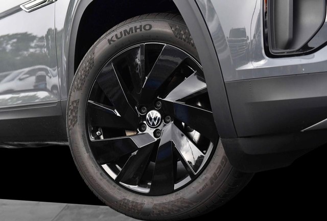 Volkswagen Atlas Cross Sport Vehicle Image 03