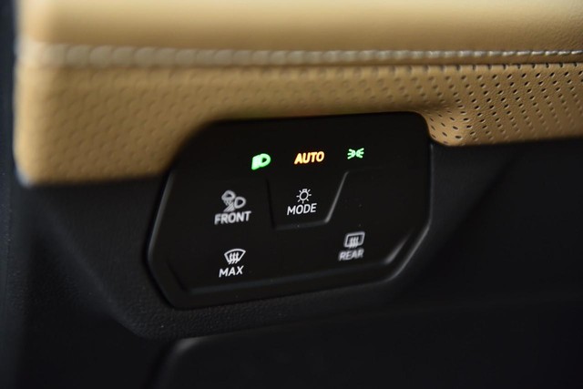Volkswagen Atlas Cross Sport Vehicle Image 10