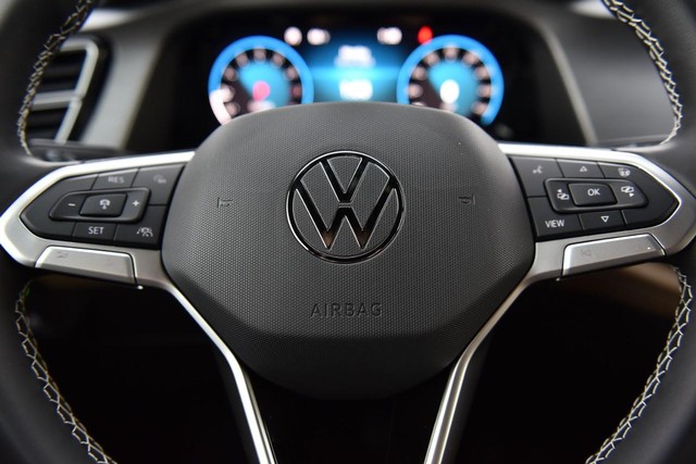 Volkswagen Atlas Cross Sport Vehicle Image 17