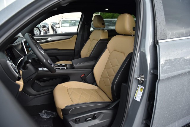 Volkswagen Atlas Cross Sport Vehicle Image 18