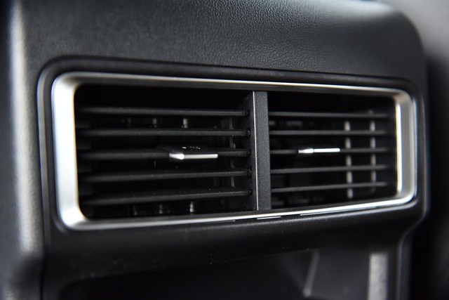 Volkswagen Atlas Cross Sport Vehicle Image 21