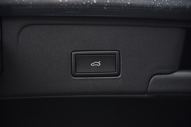 Volkswagen Atlas Cross Sport Vehicle Image 24