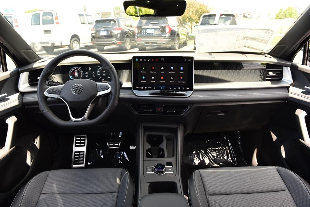 Volkswagen Tiguan Vehicle Full-screen Gallery Image 7