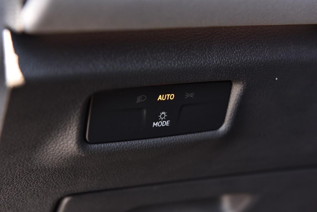 Volkswagen Tiguan Vehicle Full-screen Gallery Image 11